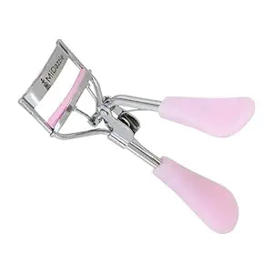 Eyelash curler with grip